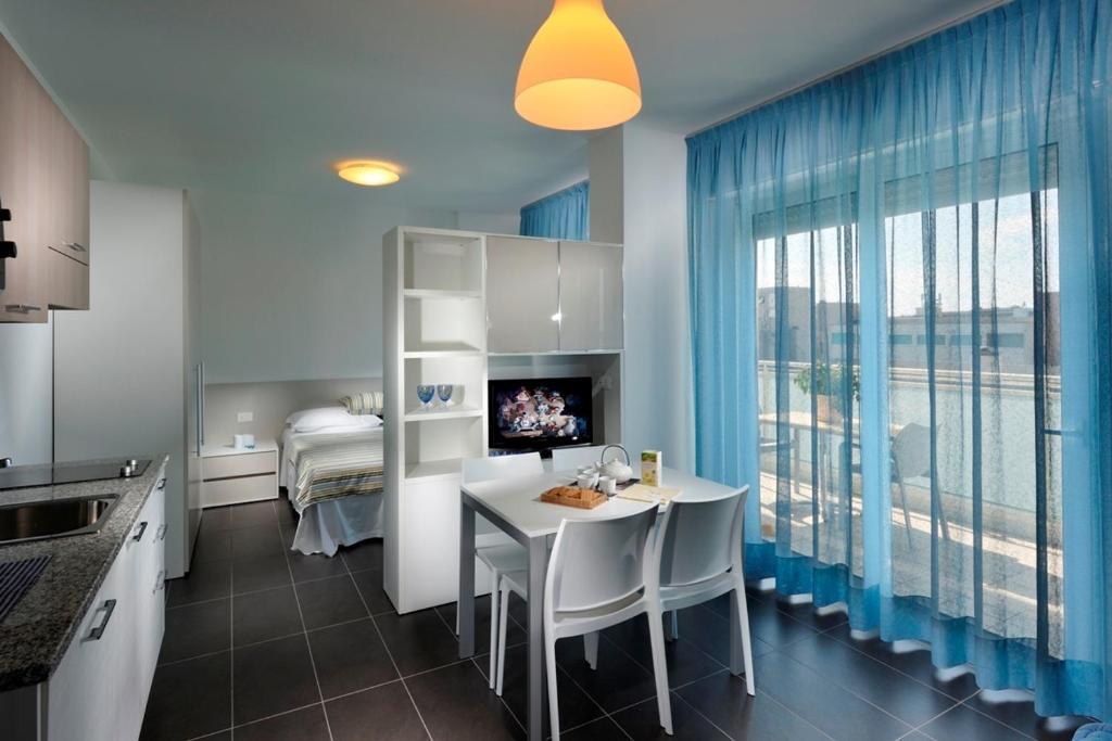 Hotel Luciana Бибионе Стая снимка