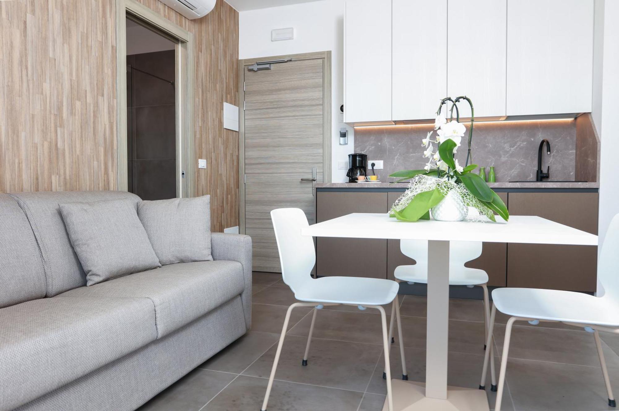 Hotel Luciana Бибионе Екстериор снимка