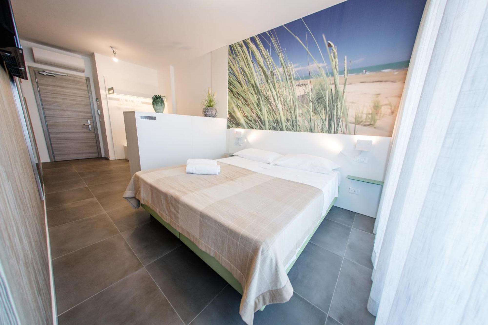 Hotel Luciana Бибионе Екстериор снимка