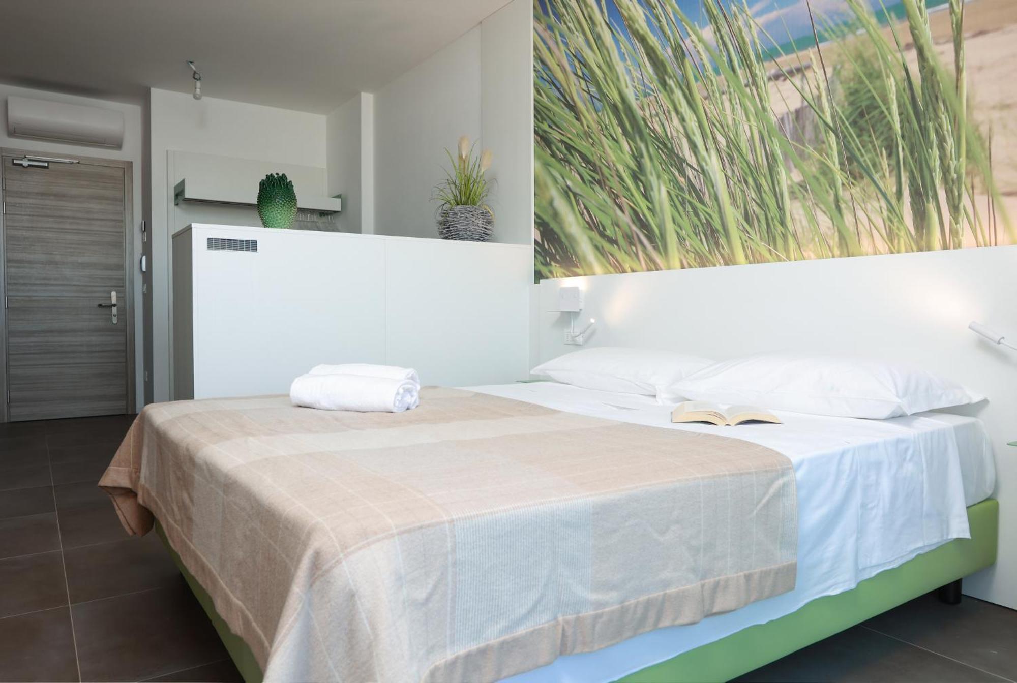 Hotel Luciana Бибионе Екстериор снимка
