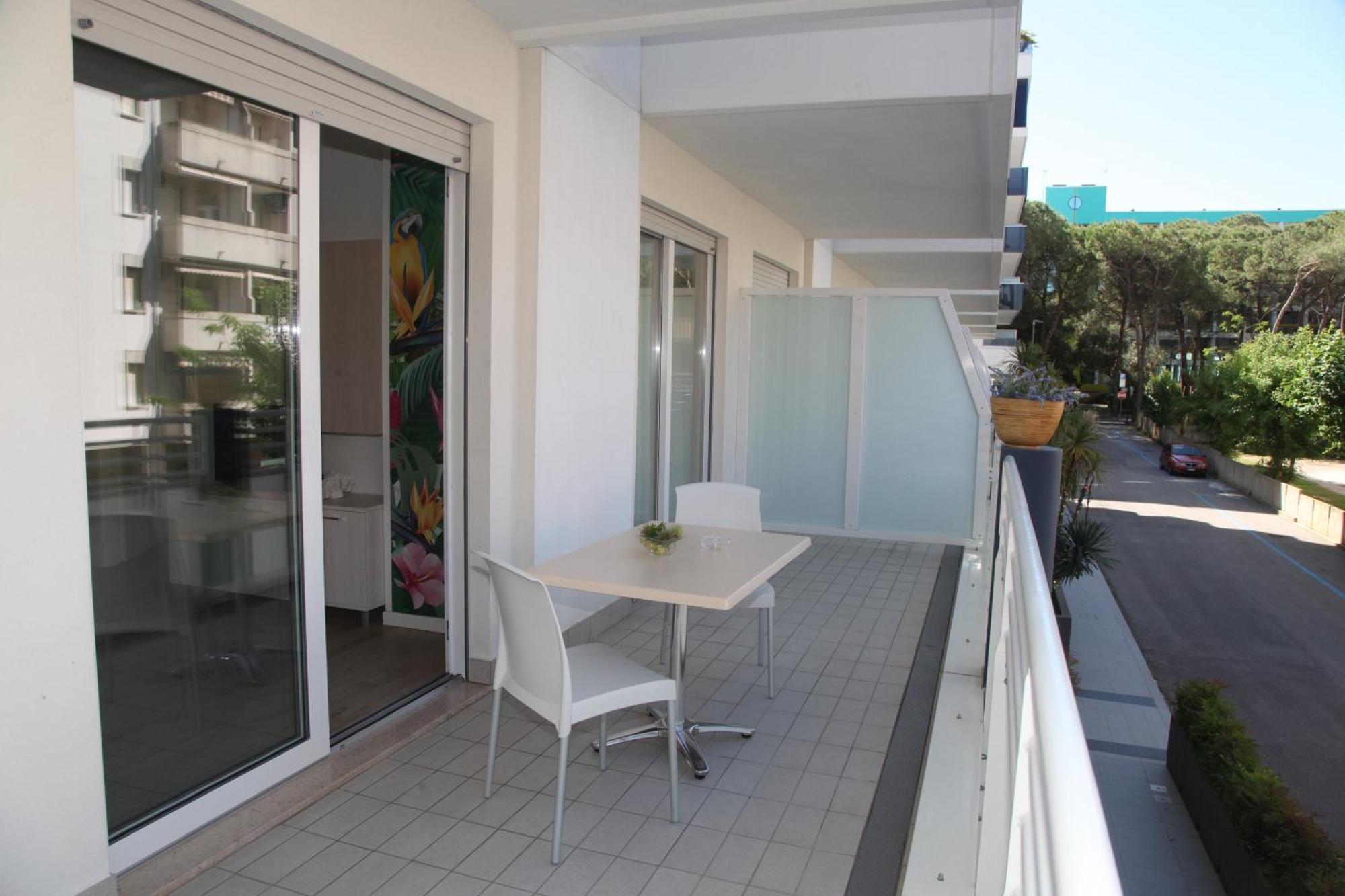 Hotel Luciana Бибионе Екстериор снимка