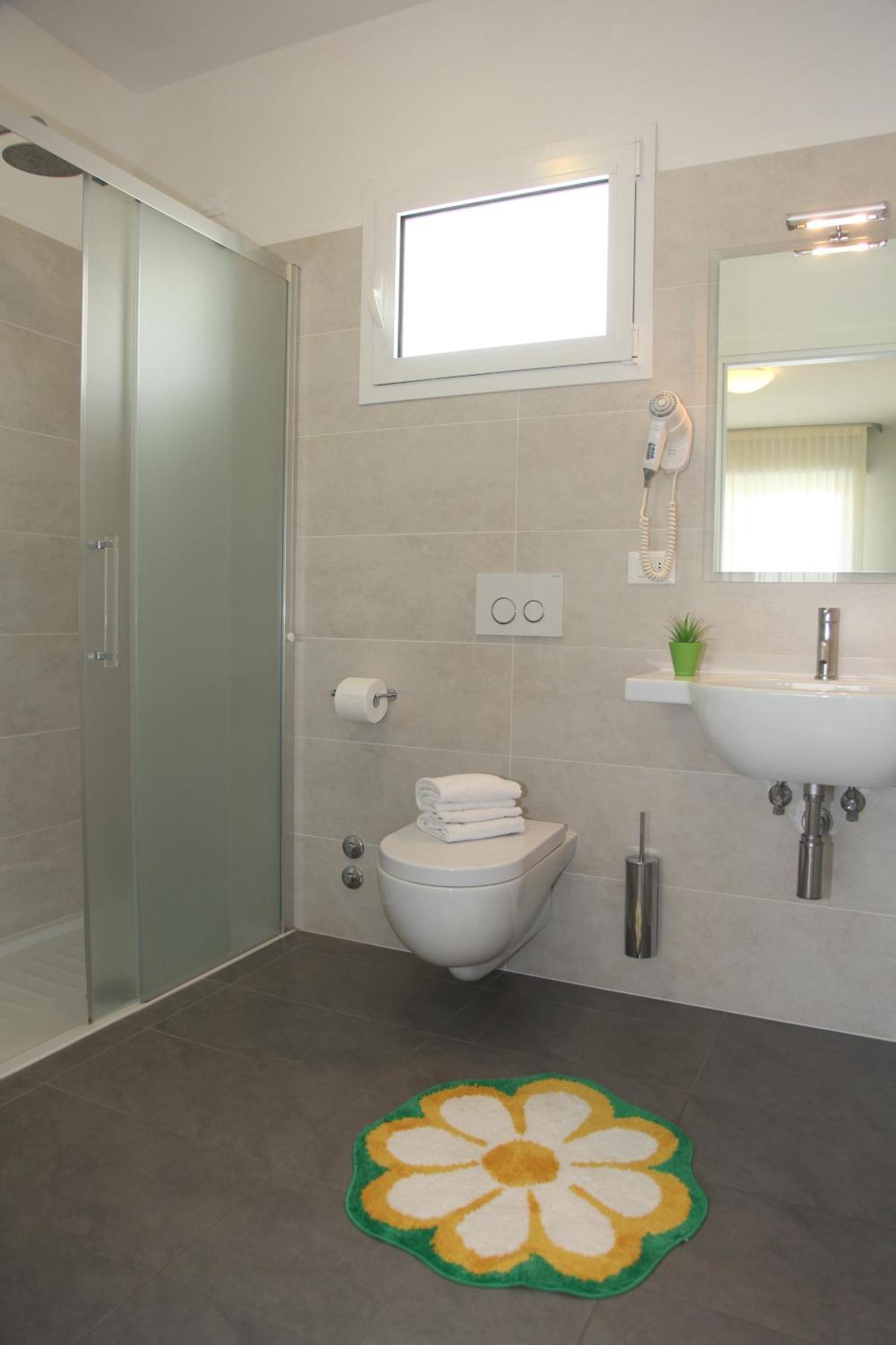 Hotel Luciana Бибионе Екстериор снимка