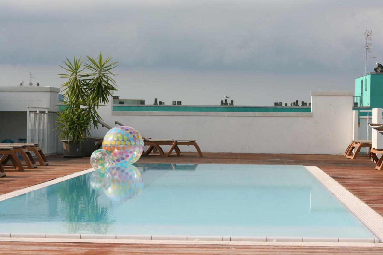 Hotel Luciana Бибионе Екстериор снимка